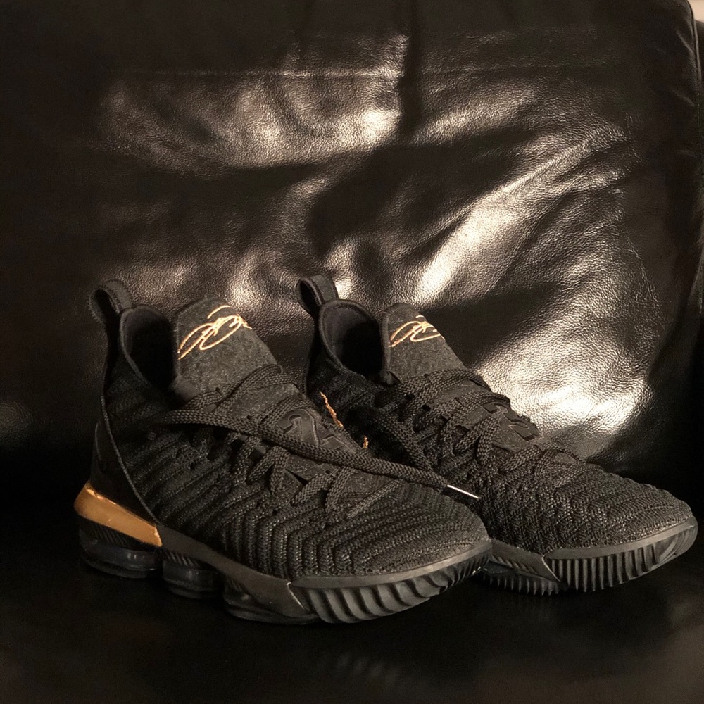 New Nike Lebron 16 I’m King Sneakers Black Gold